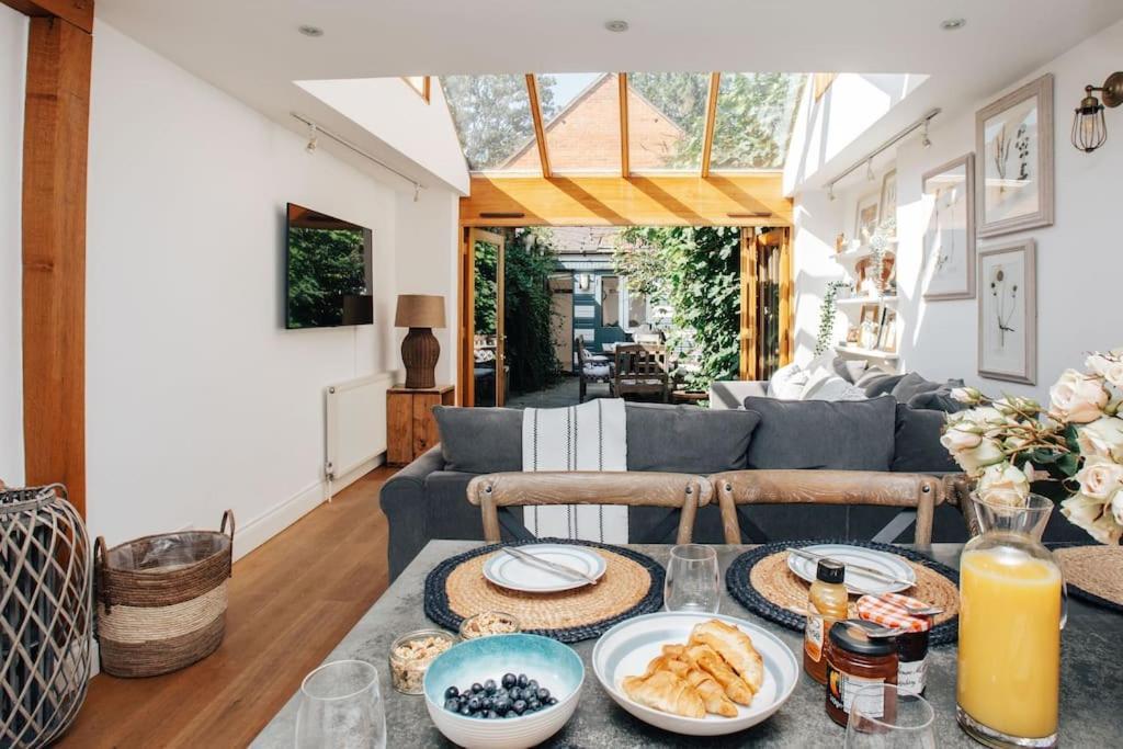 Villa Dolls House - Luxury Townhouse *Sleeps 10* Henley-on-Thames Exterior foto