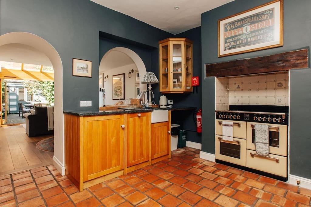 Villa Dolls House - Luxury Townhouse *Sleeps 10* Henley-on-Thames Exterior foto