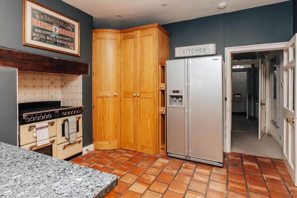 Villa Dolls House - Luxury Townhouse *Sleeps 10* Henley-on-Thames Exterior foto