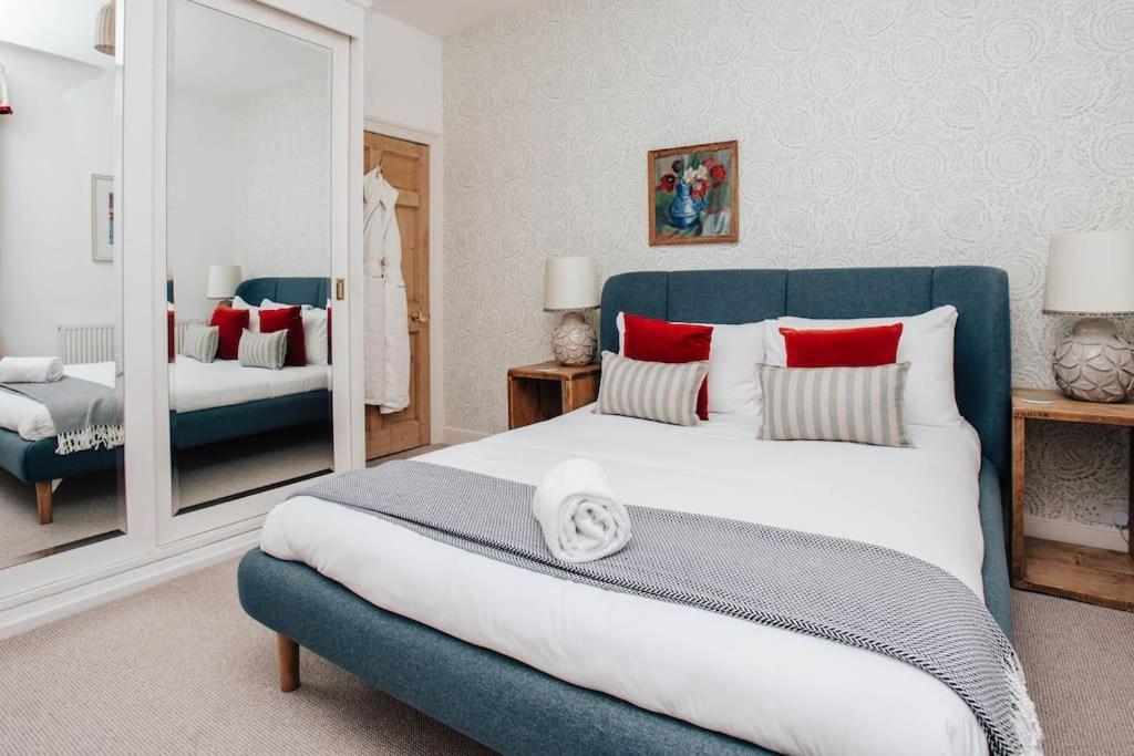 Villa Dolls House - Luxury Townhouse *Sleeps 10* Henley-on-Thames Exterior foto